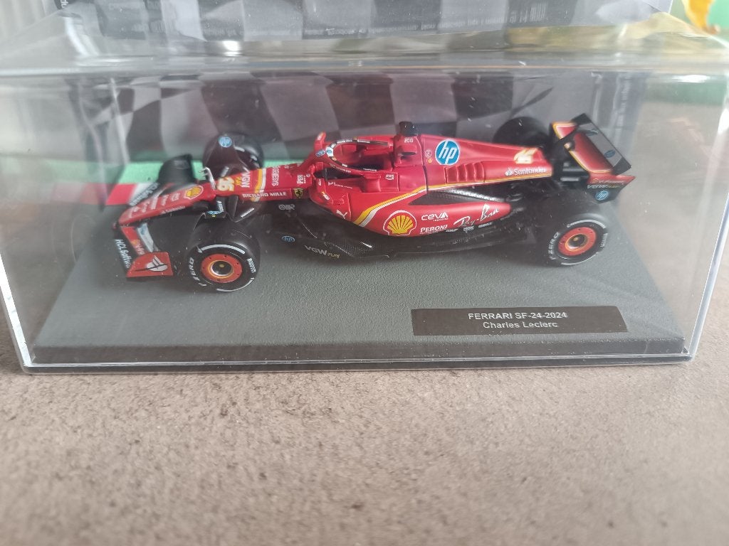 Formule 1 Ferrari SF-24, Hobby en Vrije tijd, Modelauto's | 1:43, Verzenden, Nieuw, Auto, Overige merken
