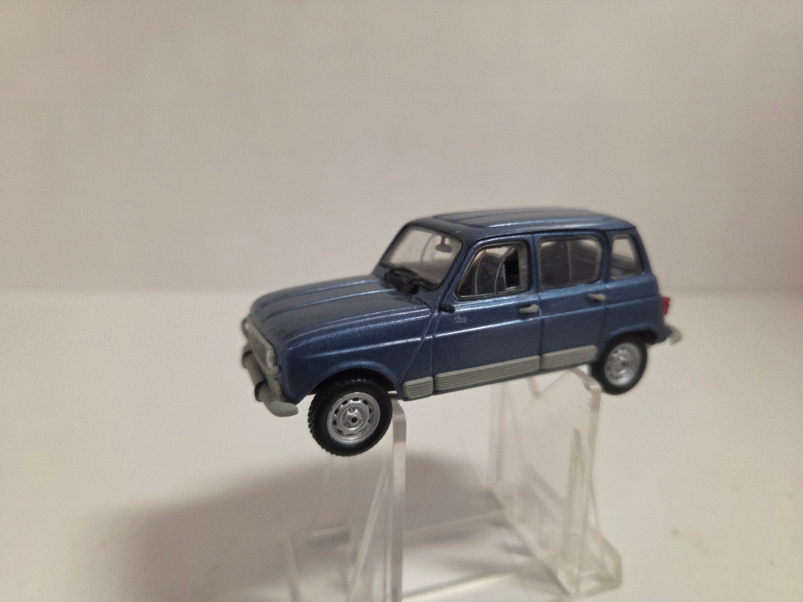 UH Renault 4 1:43, Hobby en Vrije tijd, Modelauto's | 1:43, Auto, ., Ophalen of Verzenden, Zo goed als nieuw