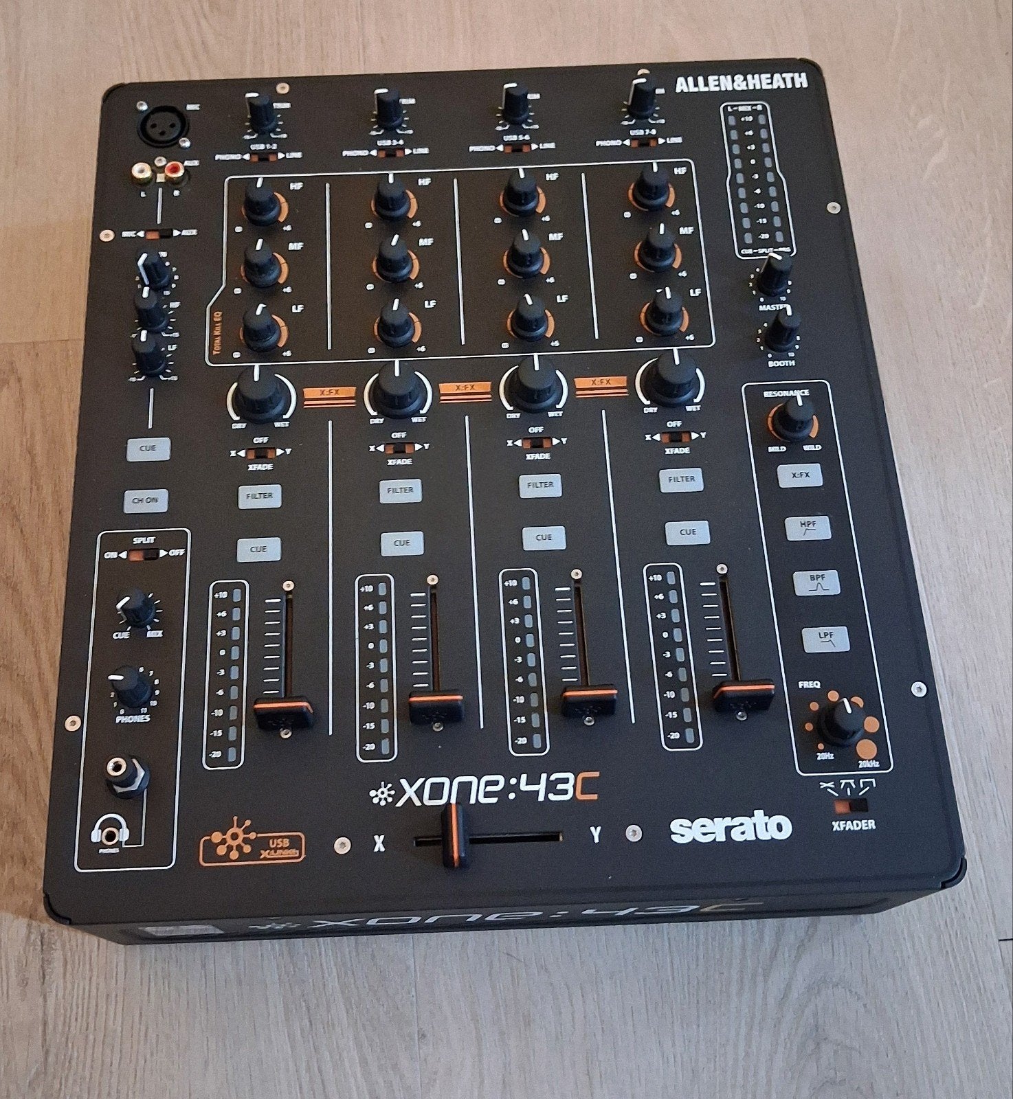 Allen & Heath xone 43c, Ophalen of Verzenden, Zo goed als nieuw, 5 tot 10 kanalen, Microfooningang