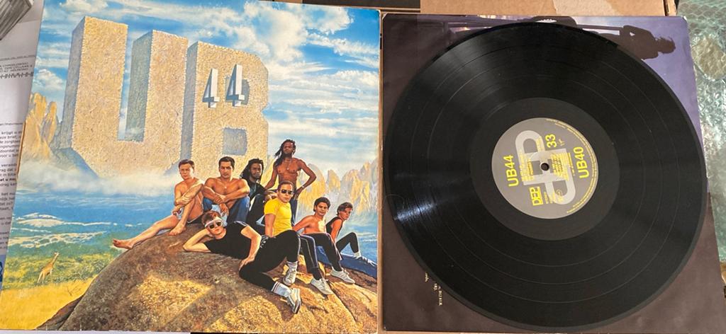 UB40 lp 44, Ophalen of Verzenden, Zo goed als nieuw, 12 inch
