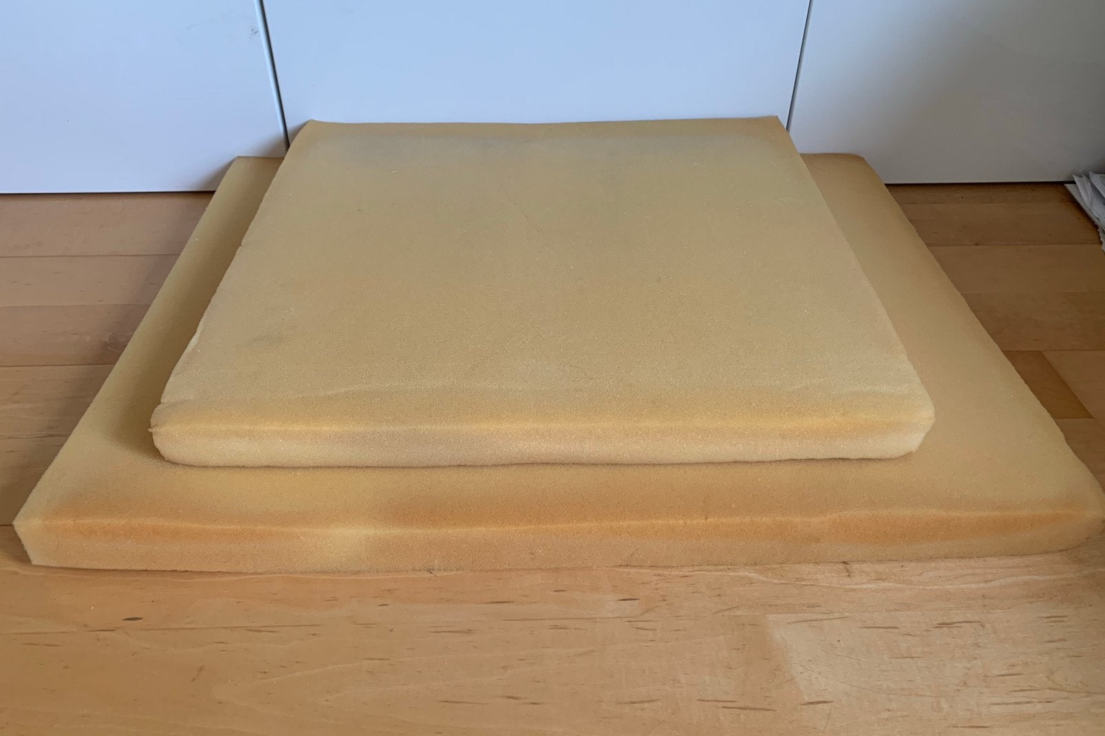 Twee stukken schuimrubber - stevig, Ophalen, Gebruikt, Overige materialen, Overige typen