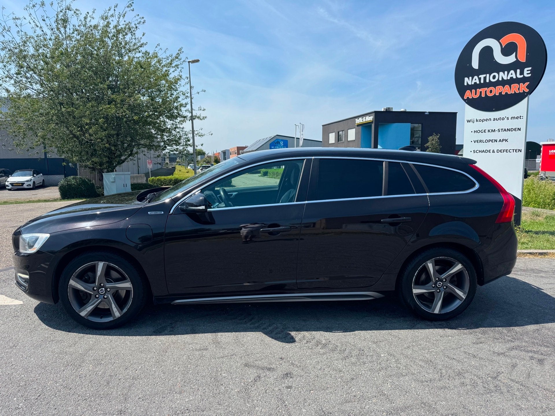 Volvo V60 2014 * 2.4 D6 AWD Plug-In Hybrid Summum * APK * TO, Automaat, Zwart, Vierwielaandrijving, 11 kWh
