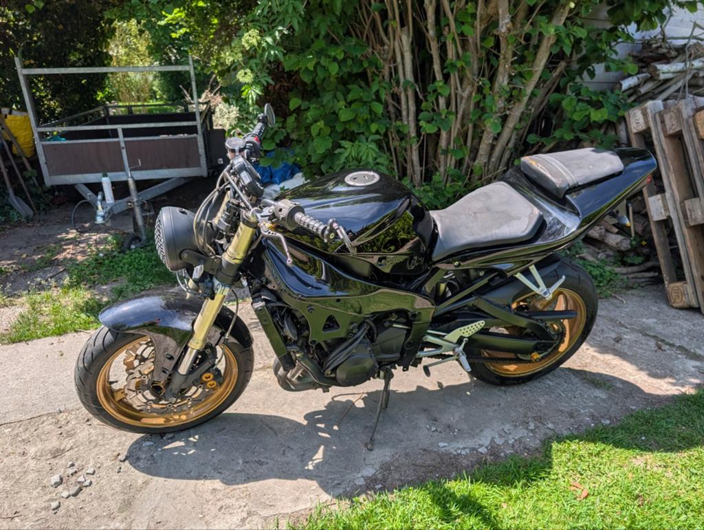 Yamaha R1 Streetfighter / Naked – 1998, Sportuitlaat, 4 cilinders, Motorrijbewijs A, Gebruikt