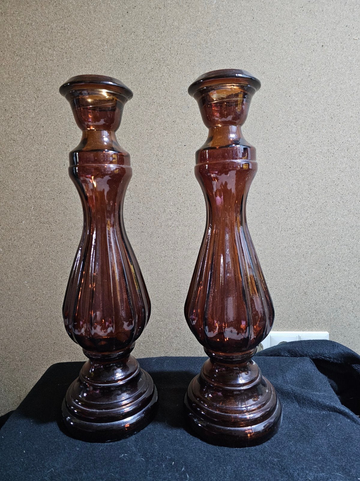 Vintage rookglazen kandelaars
55cm hoog, Antiek en Kunst, Antiek | Kandelaars, Ophalen of Verzenden, Glas