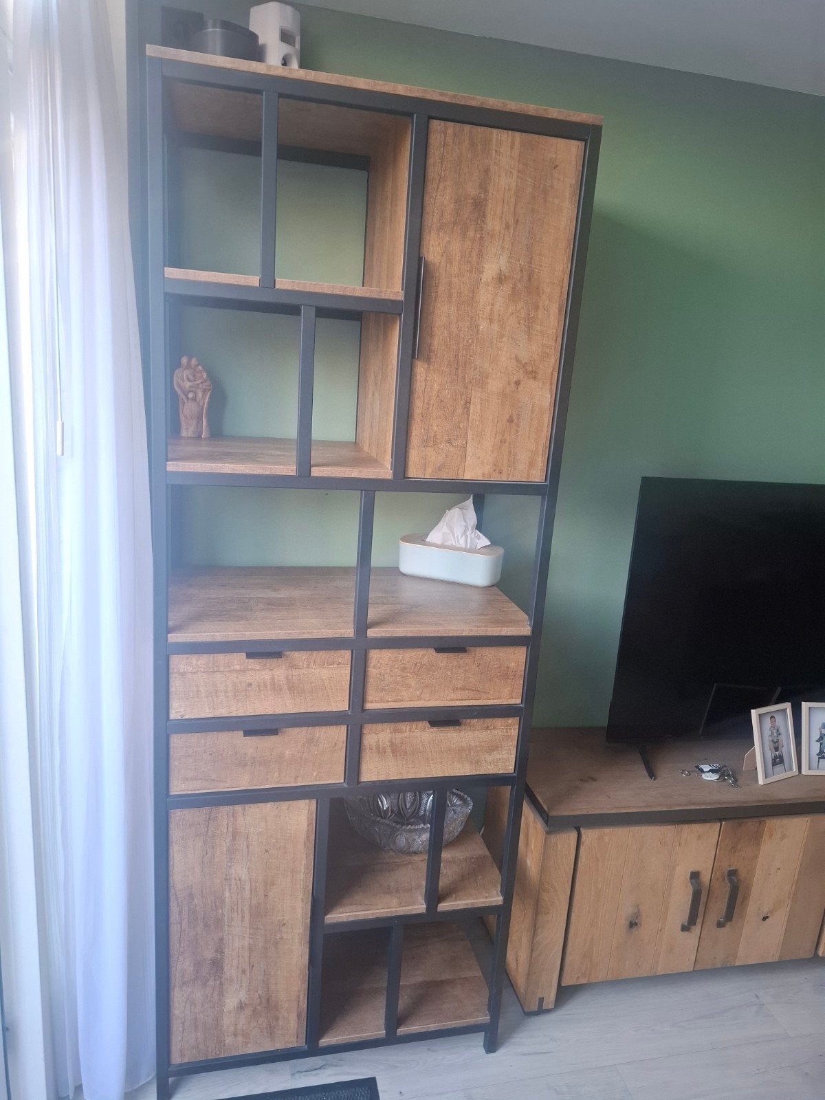 Kast met lades en deuren