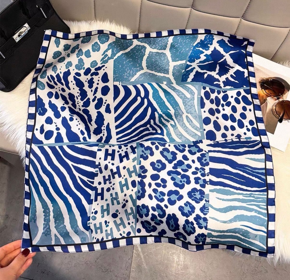 Nieuwe dunne satijnen sjaal 70x70cm, Verzenden, Nieuw, Sjaal