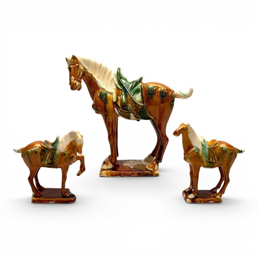 Drie Chinese keramieken paarden in Tang stijl, Ophalen of Verzenden