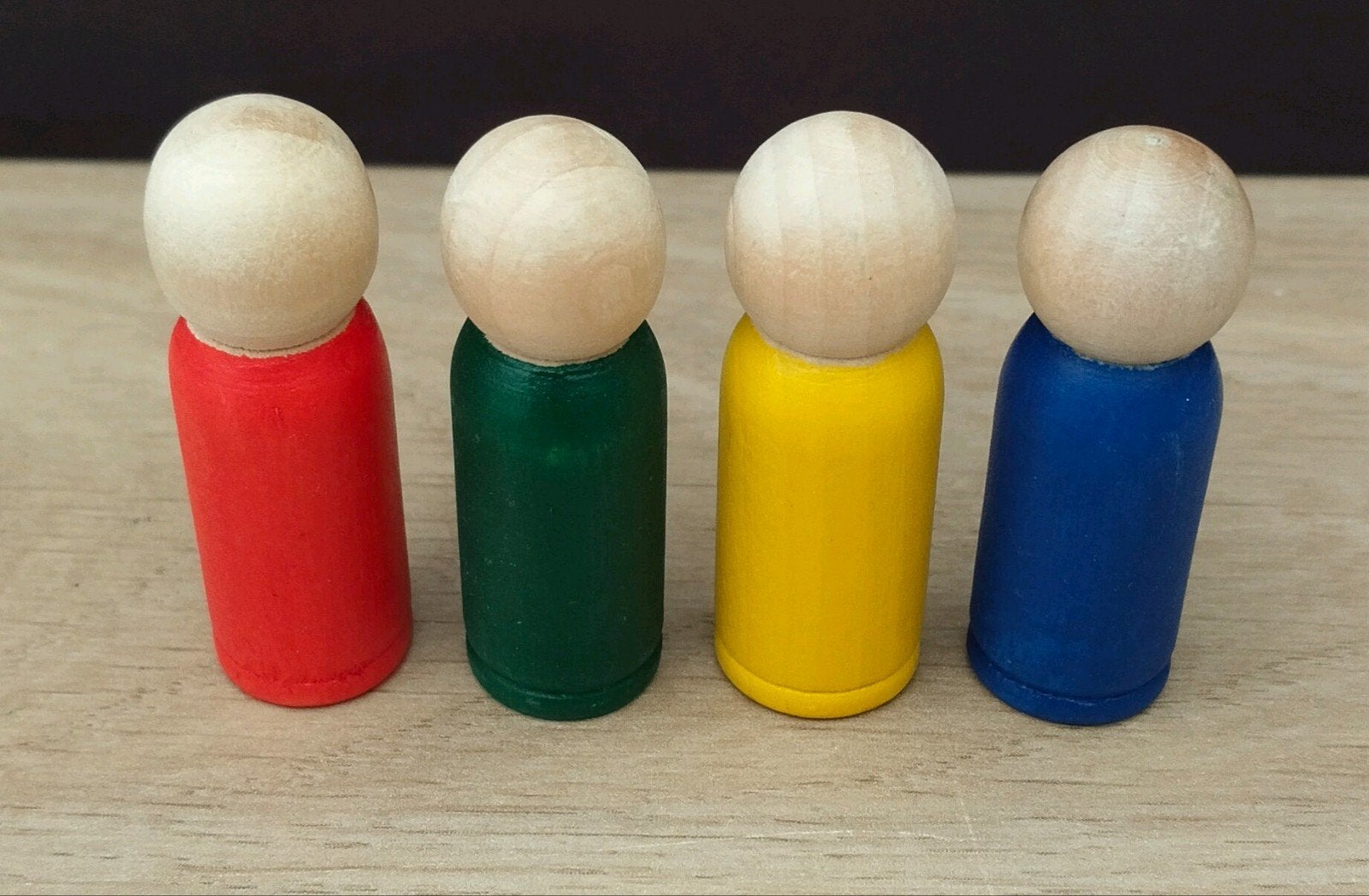 Houten peg dolls/poppetjes in primaire kleuren-Pionnen, Verzenden, Nieuw