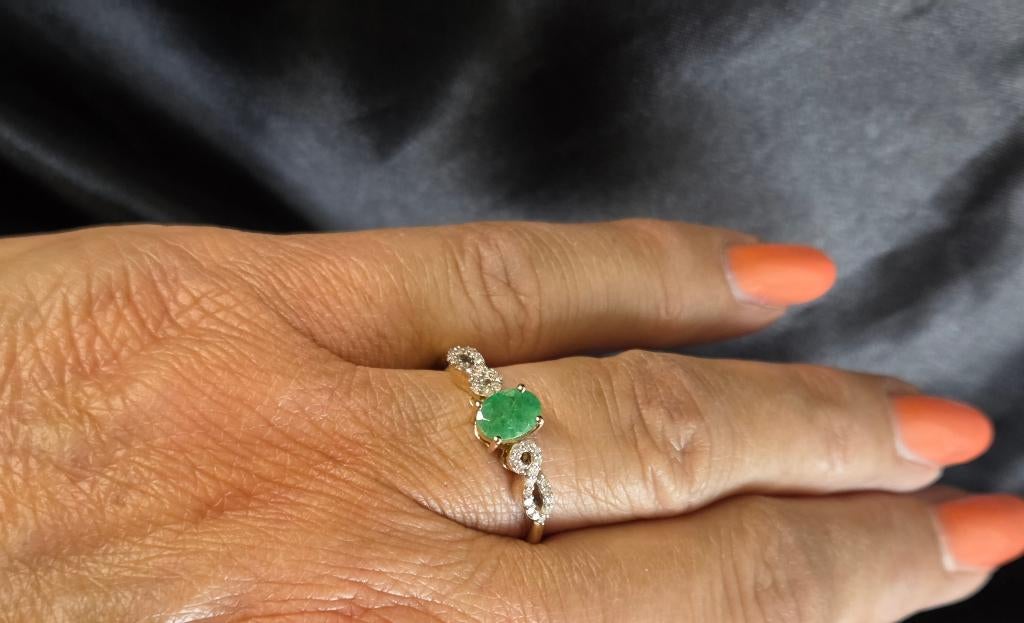 Gouden Vintage ring edelsteen smaragd en diamant. 2026/277., Ophalen of Verzenden, Zo goed als nieuw, ., Dame of Heer