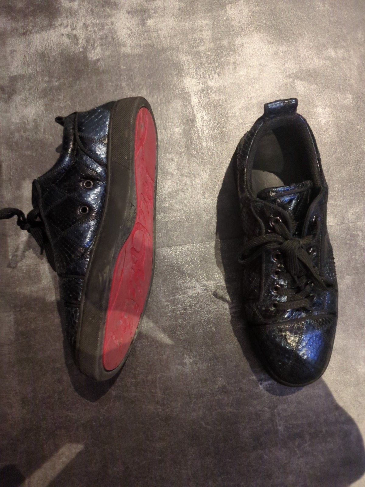 Christian Louboutin Sneakers Zwart Slangenprint Maat 43, Christian Louboutin, Zwart, Ophalen of Verzenden, Sneakers of Gympen