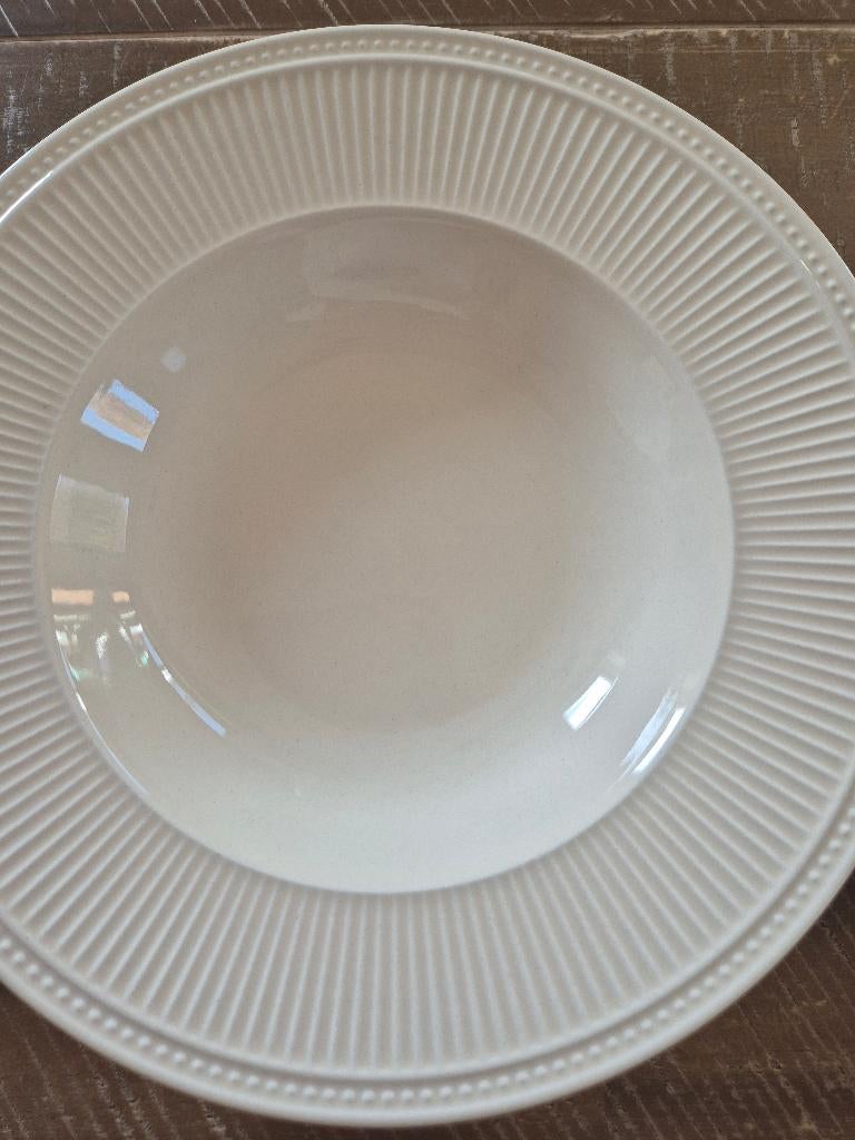 2 Wedgwood Windsor "Diepe borden" 23 cm, Huis en Inrichting, Keuken | Servies, Ophalen, Nieuw, Bord(en), Wedgwood