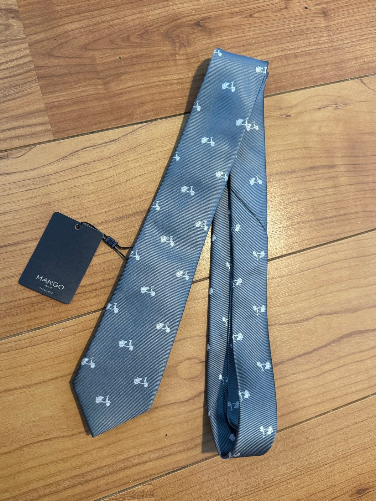Nieuwe Mango Man stropdas met scooterpatroon, Kleding | Heren, Stropdassen, Ophalen of Verzenden, Nieuw, Blauw, Met patroon
