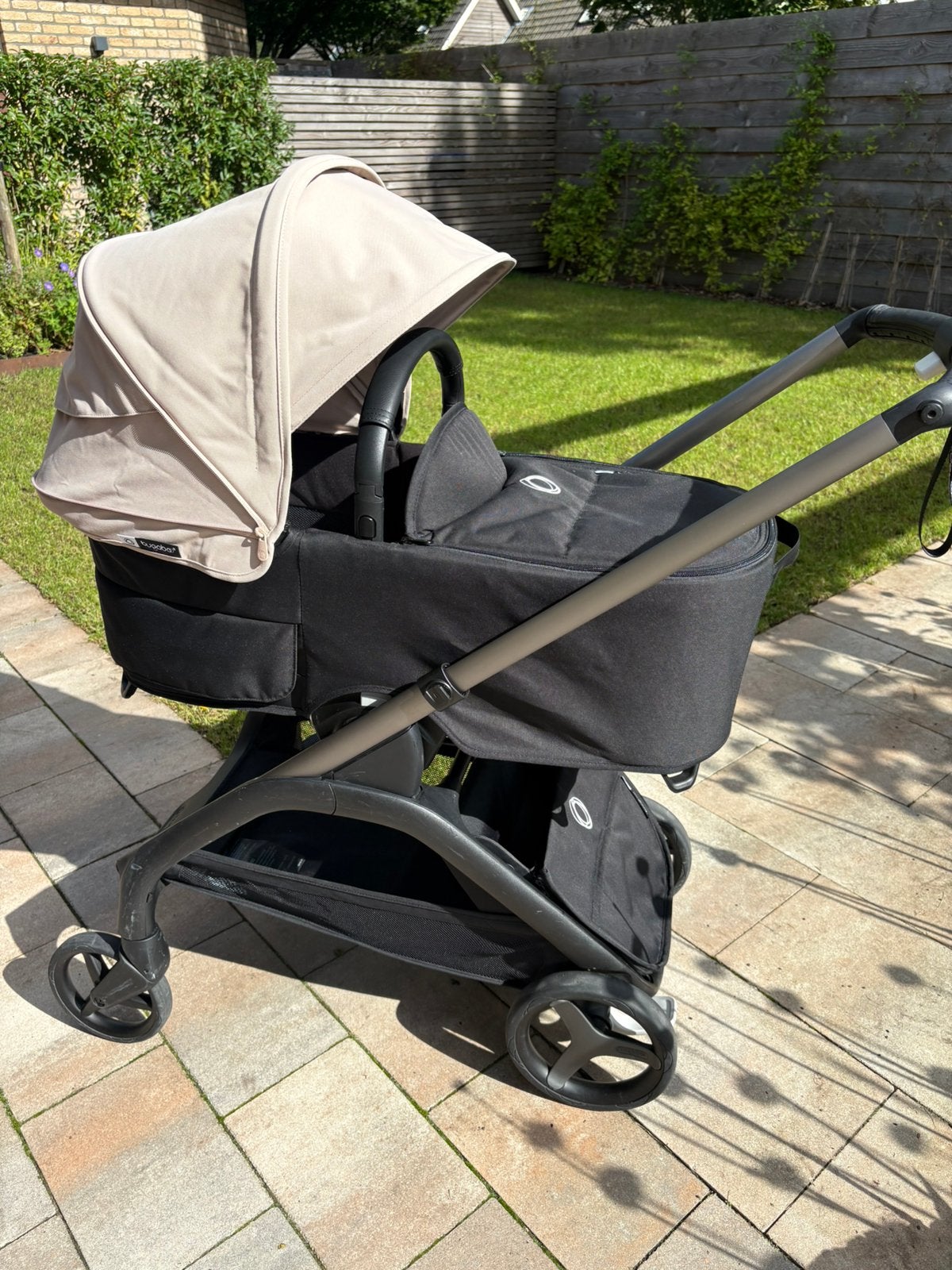BUGABOO DRAGONFLY 2-IN-1 KINDERWAGEN, Ophalen, Zo goed als nieuw, Regenhoes