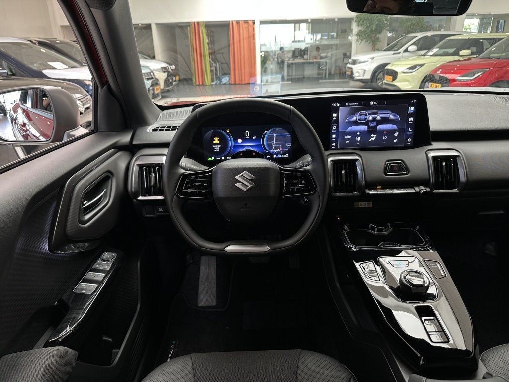 Suzuki e Vitara Style 61 kWh [ 10 JAAR GARANTIE I 360 CAMARA, Auto's, Suzuki, Automaat, 12 maanden, 0 cilinders, Zwart