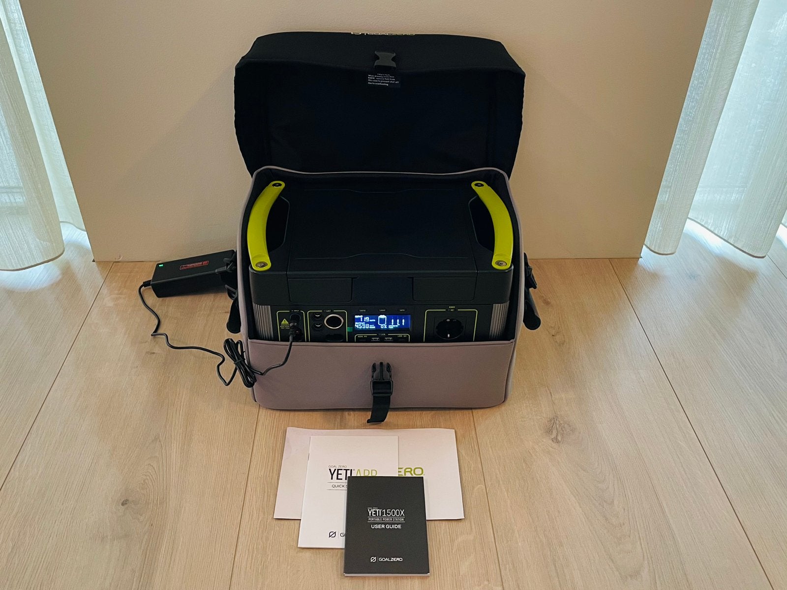 Goal Zero Yeti 1500X + Ranger 300 Briefcase Zonnepanelen, Ophalen, Zo goed als nieuw