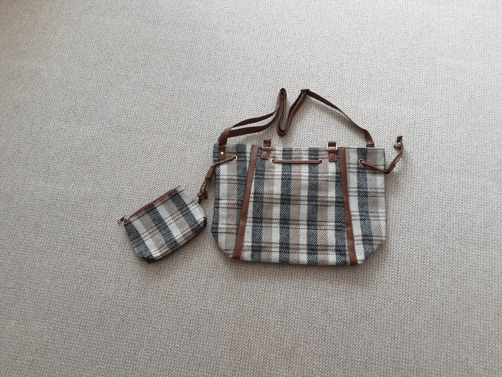 Hand-/schoudertas met bijpassend toilettasje, Ophalen of Verzenden, Nieuw, Bruin, Overige merken