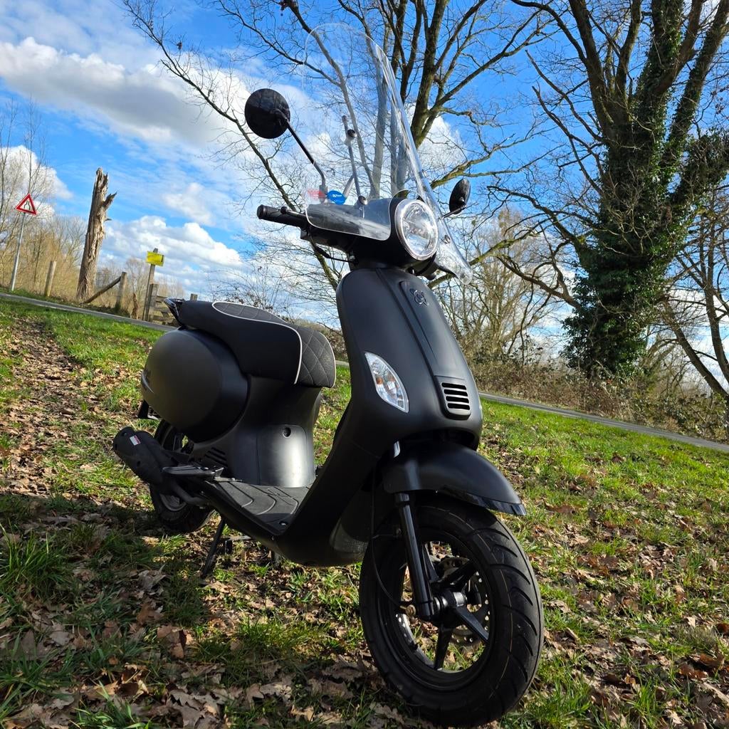Snorscooter ZGAN! AGM VX50+ EFI–1e eigenaar!! - kmst. 580 km, Fietsen en Brommers, Overige merken, Ophalen of Verzenden, Zo goed als nieuw
