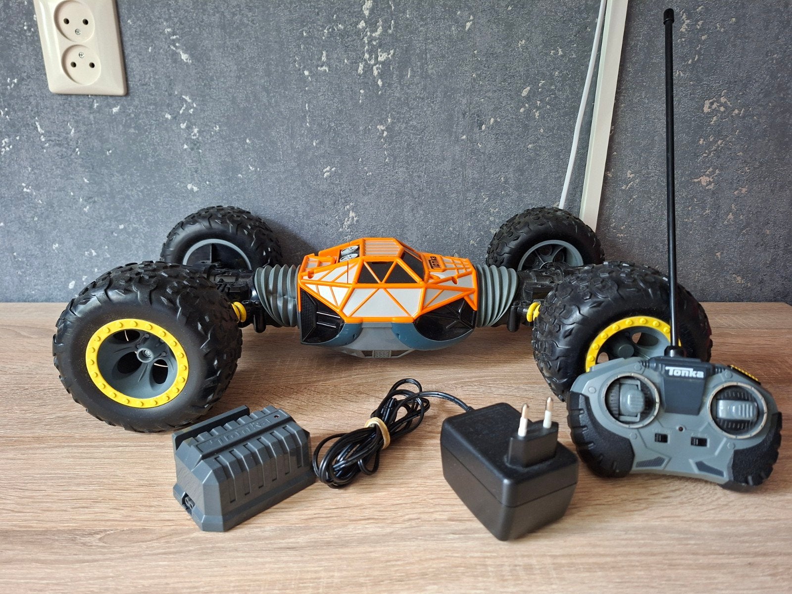 Tonka Rebound R/C Stunt Voertuig - Afstandsbestuurbare Auto, Kinderen en Baby's, Speelgoed | Buiten | Voertuigen en Loopfietsen
