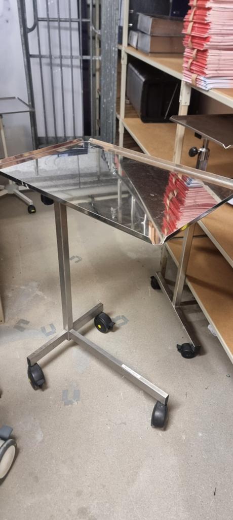 2x RVS bijzettafel op wielen - Medisch/Multifunctioneel, Ophalen of Verzenden