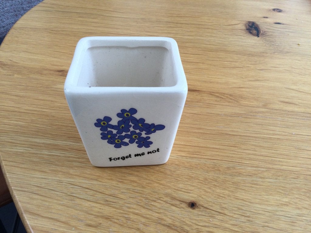 Bloempotje met tekst “Forget me not”, Overige materialen, Ophalen of Verzenden, Overige vormen, Minder dan 40 cm