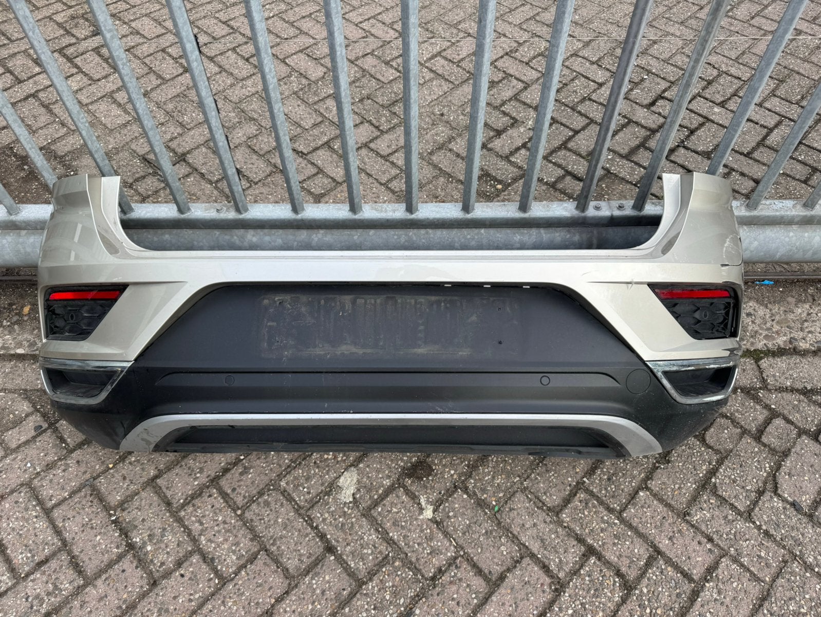 Originele Volkswagen T-ROC achterbumper R-line 6x PDC, Ophalen, Gebruikt, Volkswagen, Achter