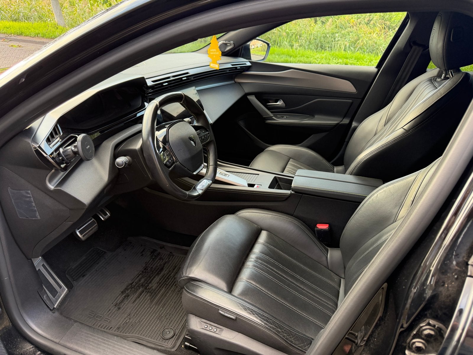 Foto 7 van Peugeot 308 1.6 Hybrid 225pk E-eat8 2022 Zwart