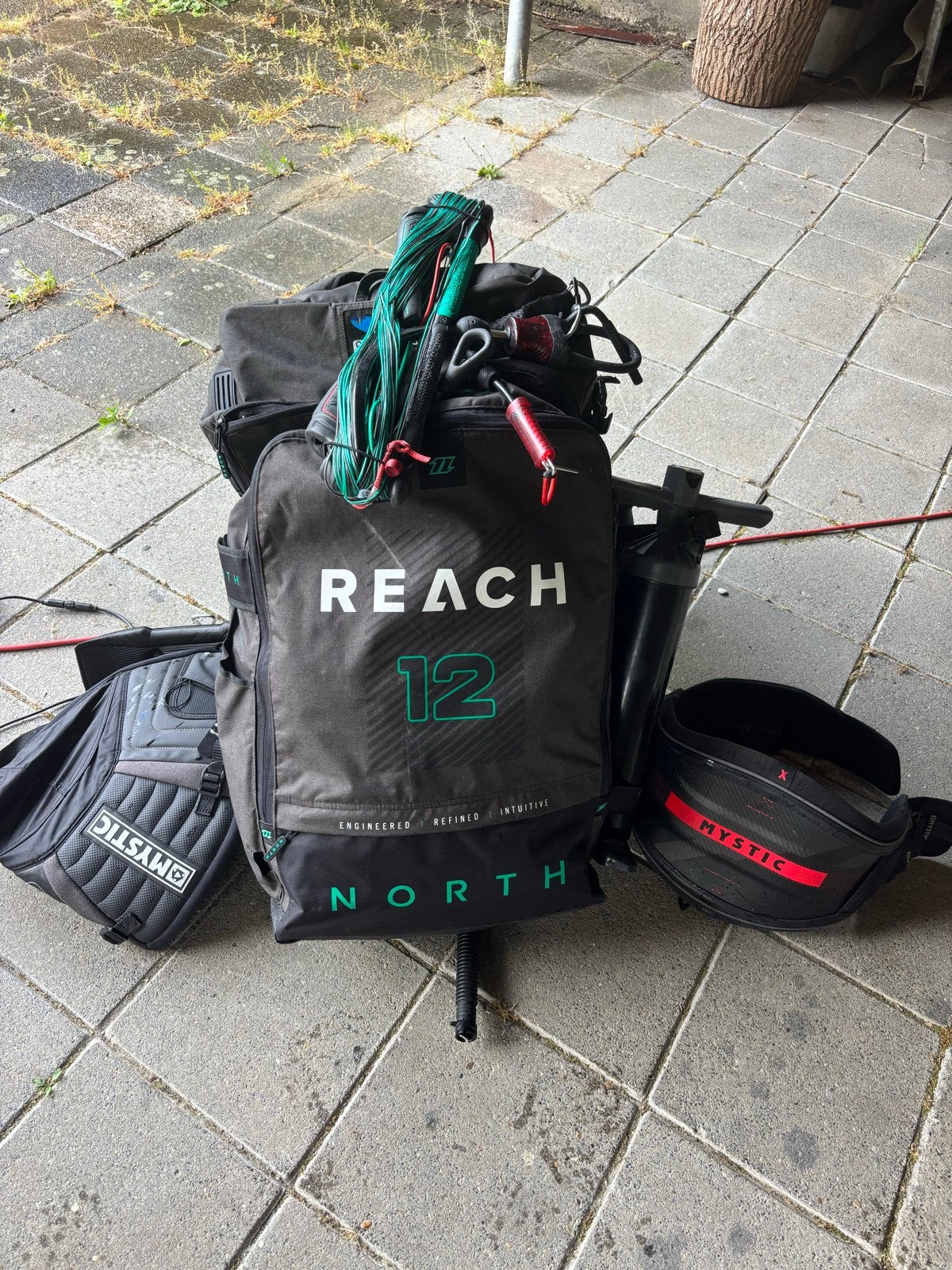 Kite Set: North Reach 9, 12, 15 en 17 m² Kite, 2 bar + bord, Ophalen, Kitesurf-set, Twintip, Zo goed als nieuw