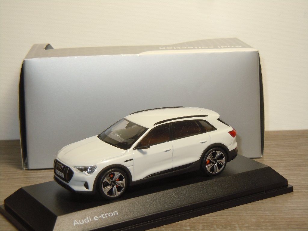 Audi e-tron - Spark 1:43 in Box, Overige merken, Duitsland, Auto, Verzenden