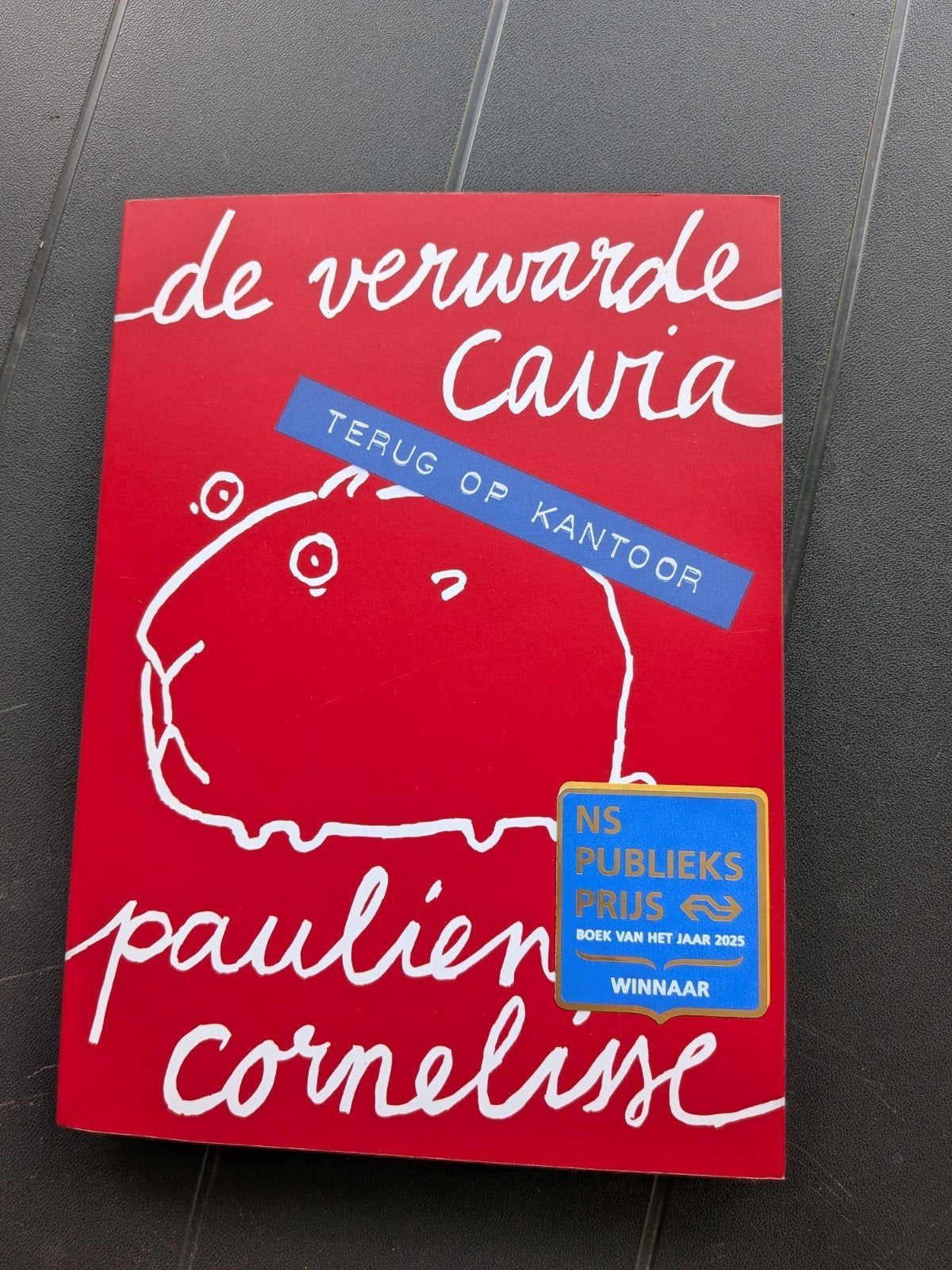 Paulien Cornelisse - De verwarde cavia - Terug op kantoor, Boeken, Literatuur, Ophalen of Verzenden, Zo goed als nieuw, Nederland
