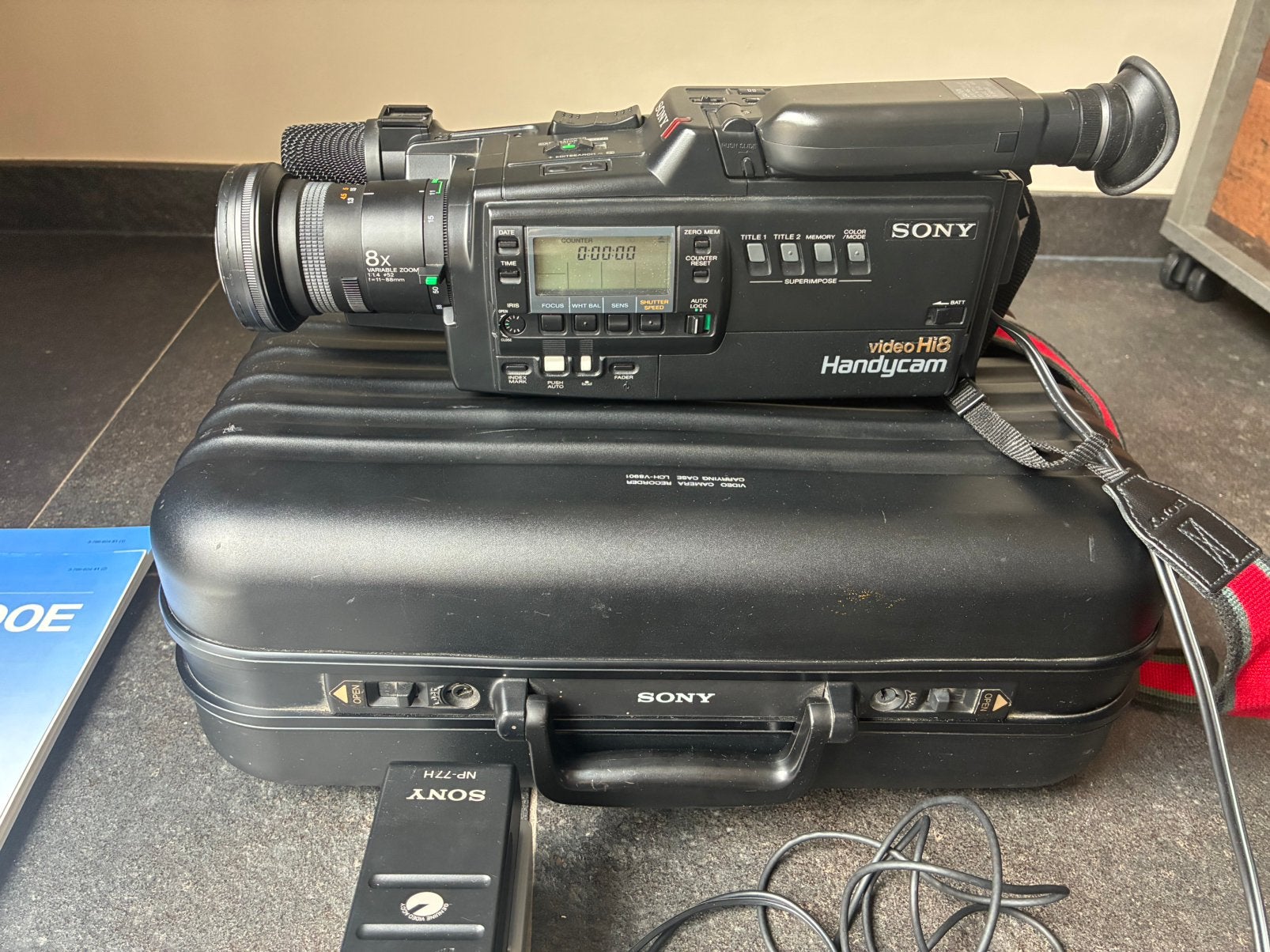 Sony CCD-V900E Hi8 videocamera compleet met koffer, Ophalen of Verzenden, Hi 8, Camera