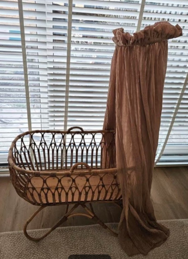 Prachtige Rotan wieg met hemel, Kinderen en Baby's, Ophalen, Zo goed als nieuw, Minder dan 140 cm, Minder dan 70 cm