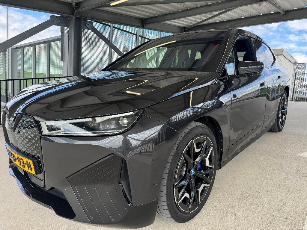 BMW iX Xdrive50 M-Sport 524pk Aut 12-2022 | Full Options!, Auto's, BMW, Automaat, Zwart, Leder, Vierwielaandrijving