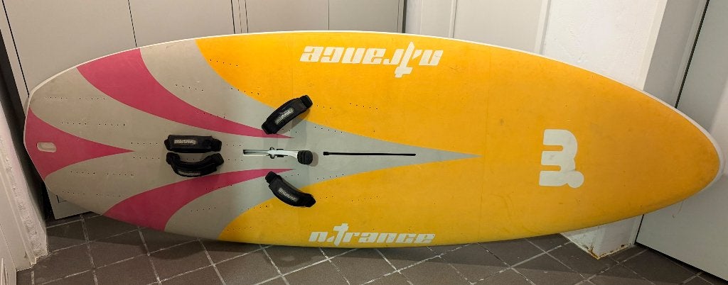 Zeer nette en complete windsurfset Mistral N-Trance, Watersport en Boten, Ophalen, Gebruikt, 3.5 tot 5 m², Complete set