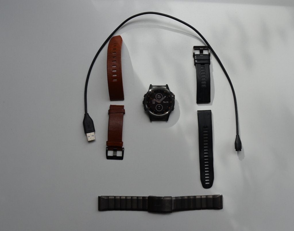 Fenix 5 Plus Titanium Sapphire Crystal, Zwart, Garmin, Zo goed als nieuw, Waterdicht