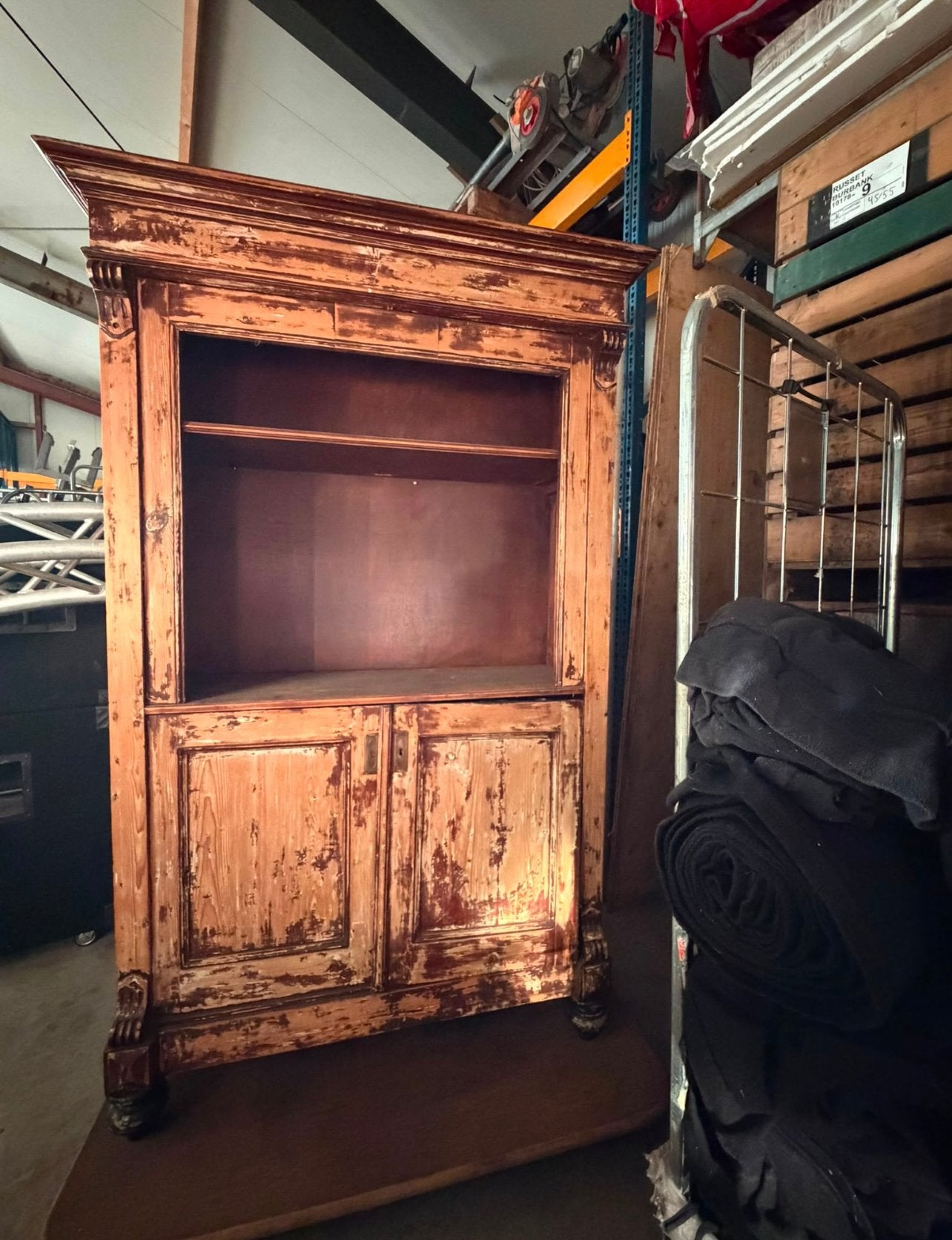 Antieke houten kast, Ophalen