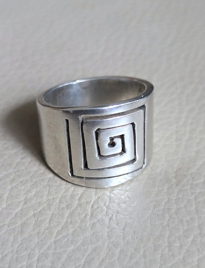 Maat 17,5 - Zilveren (925) NAVAJO ring, Sieraden, Tassen en Uiterlijk, Ophalen, Zo goed als nieuw, 17 tot 18, Dame