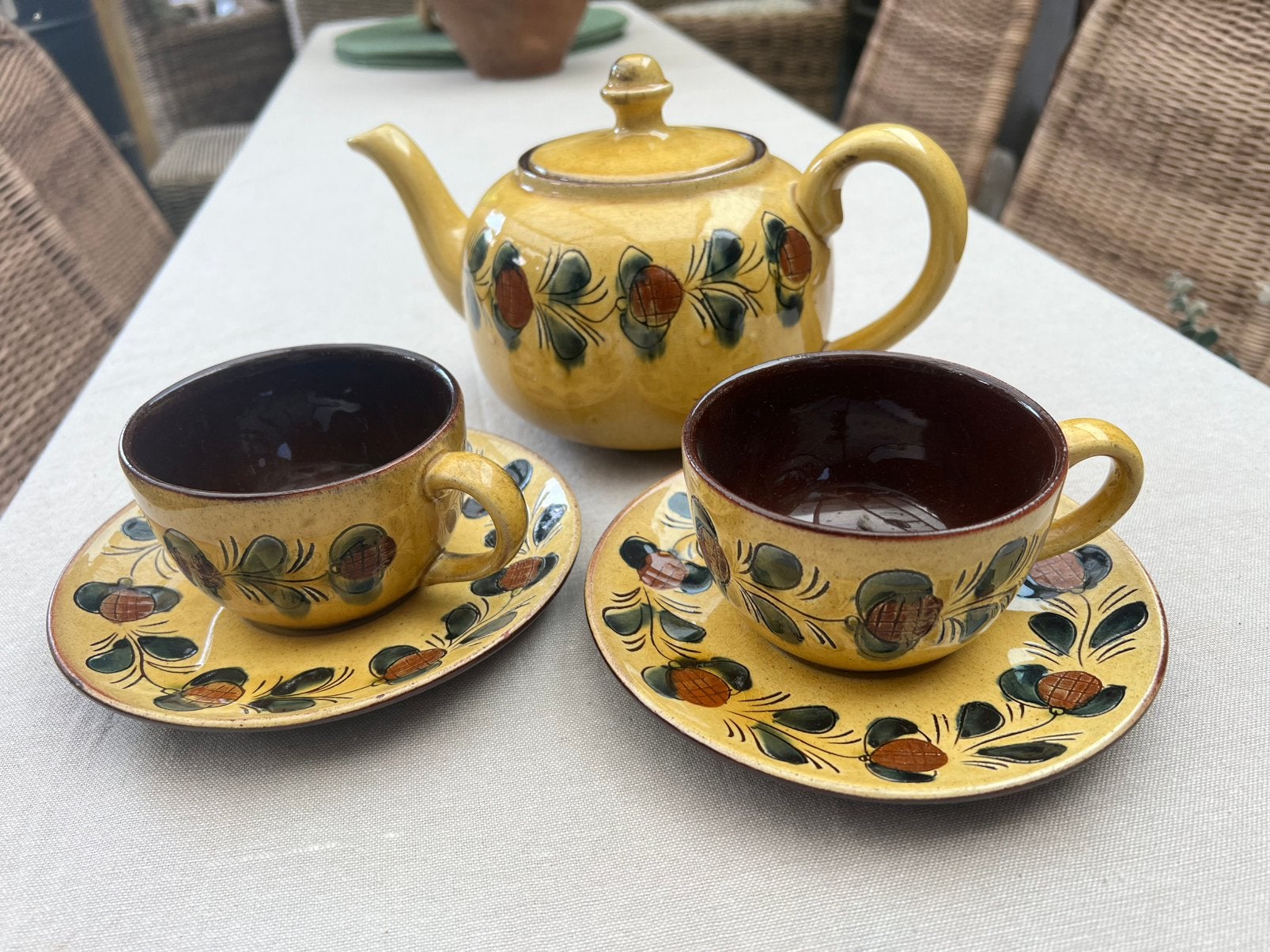Rustieke vintage theeservies, geel met fruit bloem majolica, Ophalen