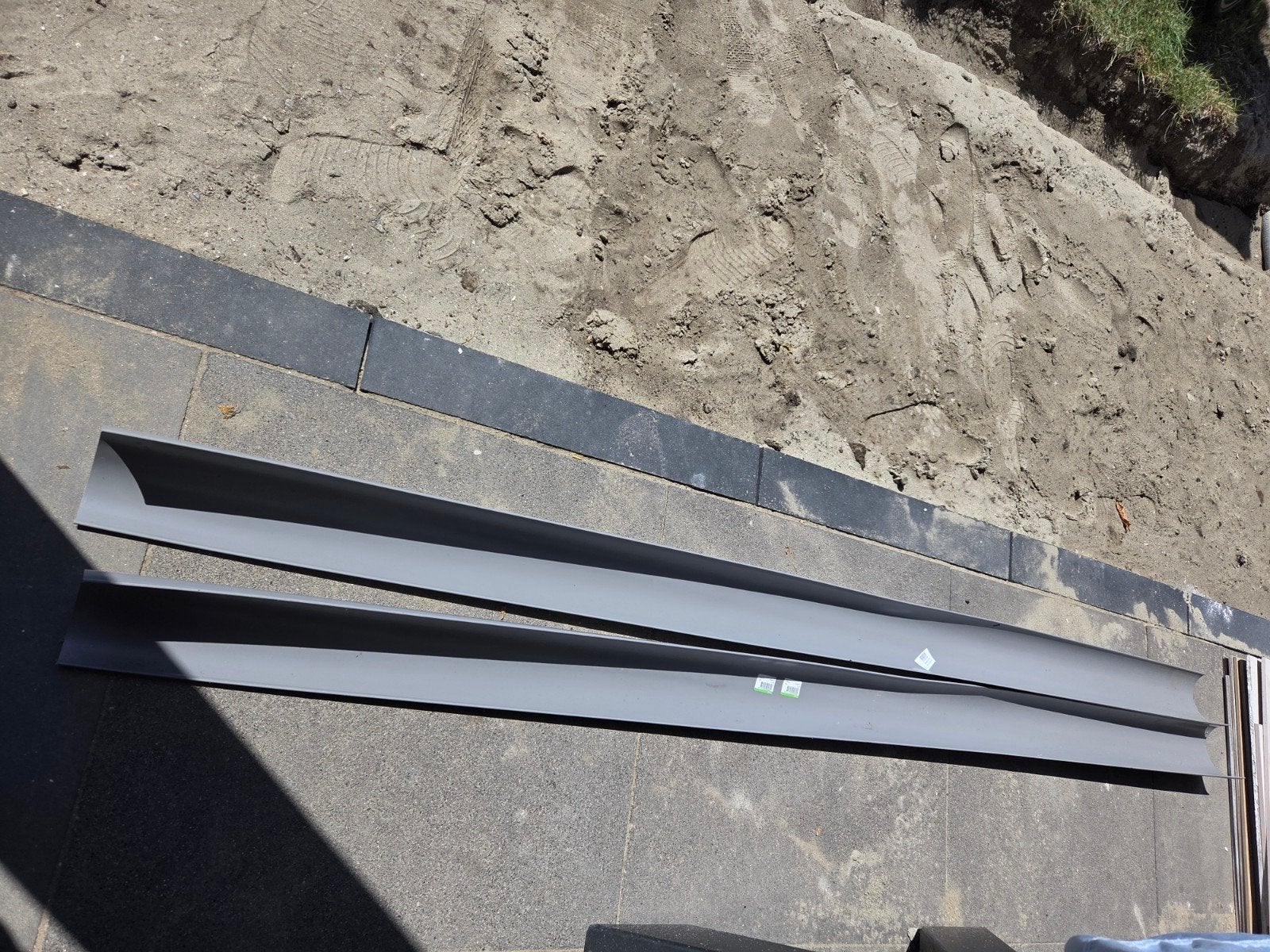 Grijze PVC dakgoot/afvoerbuis - 2 stuks, Ophalen, Pvc, 2 tot 4 meter, Zo goed als nieuw