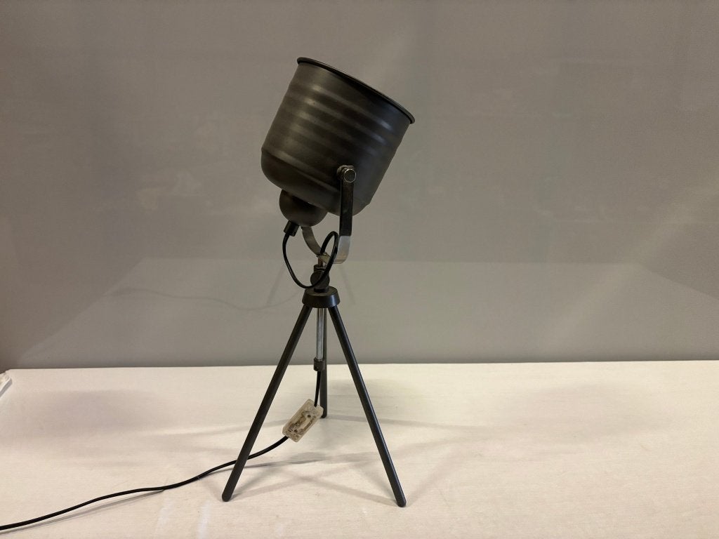 Zwarte tafellamp op driepoot, studiospot industrieel, Gebruikt, Niet bekend (tweedehands product), Onbekend (tweedehands product)
