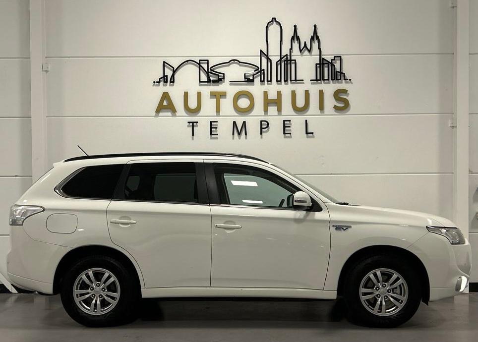 Mitsubishi Outlander 2.0 PHEV Business Edition Automaat Nap, Zwart, 4 cilinders, Leder en Stof, Wit