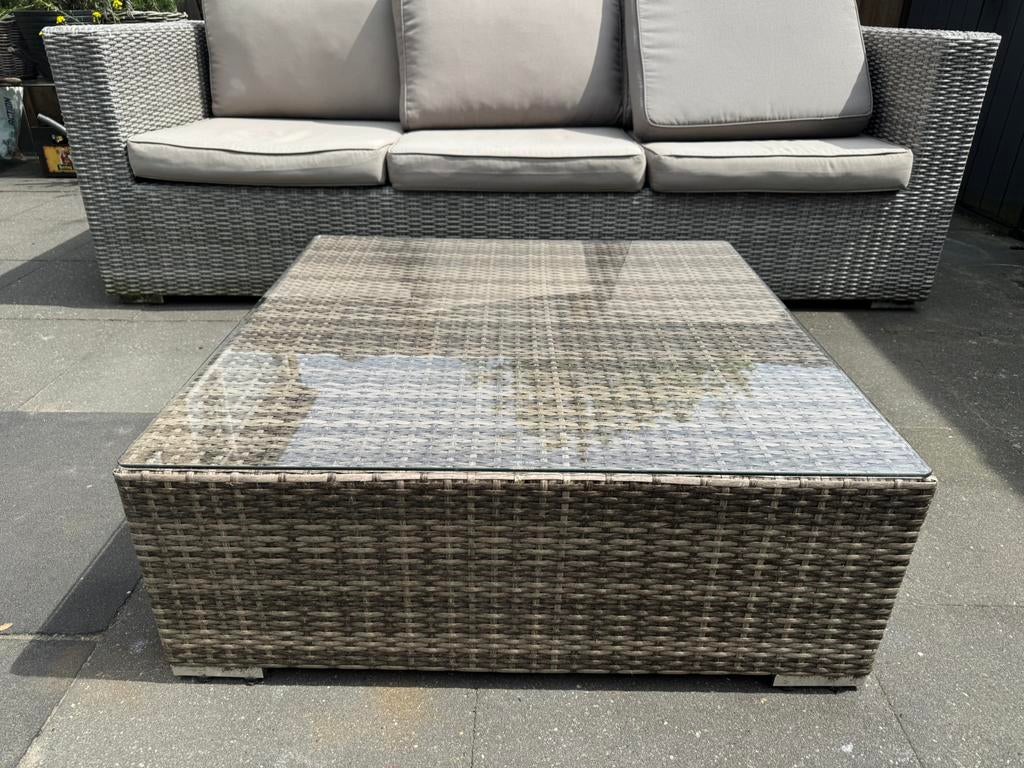 Hocker /tuintafel wicker met glasplaat, Tuin en Terras, Ophalen of Verzenden, Zo goed als nieuw, Wicker, Hocker