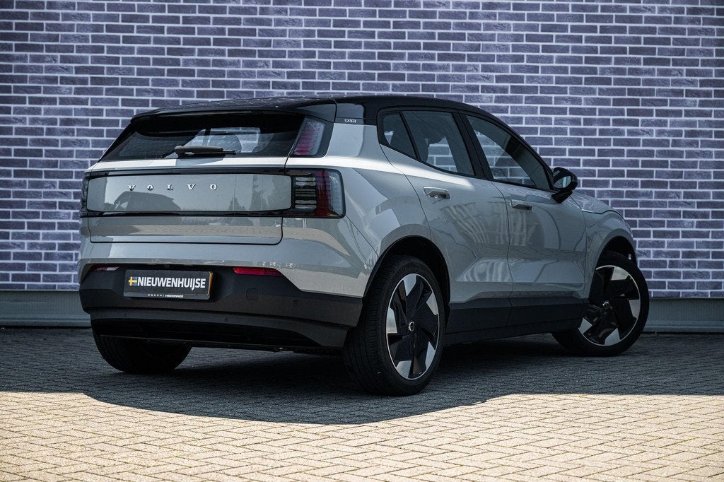 Volvo EX30 Single Motor Extended Range Plus 69 kWh | Stoel e, Auto's, Volvo, Automaat, Achterwielaandrijving, Gebruikt, Leder en Stof