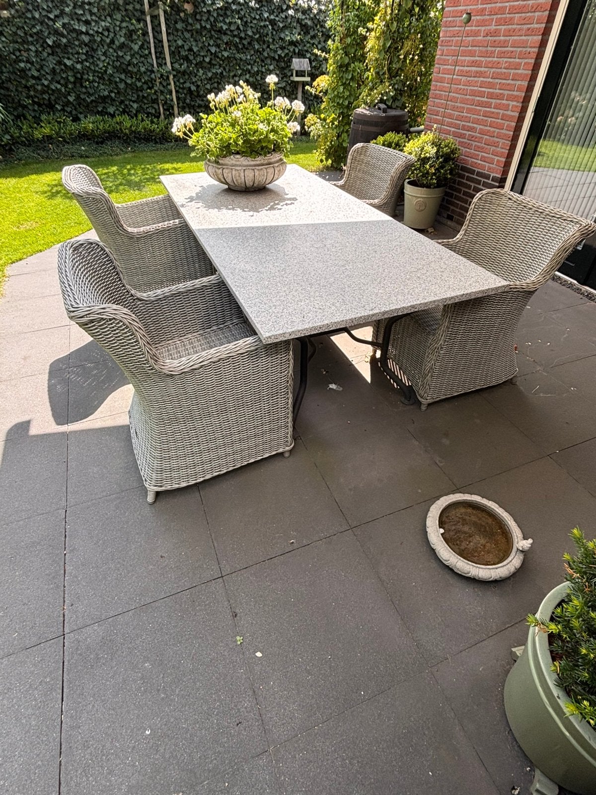natuurstenen tuintafel 220 x 100 met 4 wicker stoelen, Ophalen, Zo goed als nieuw, Tuinset, Eettafel
