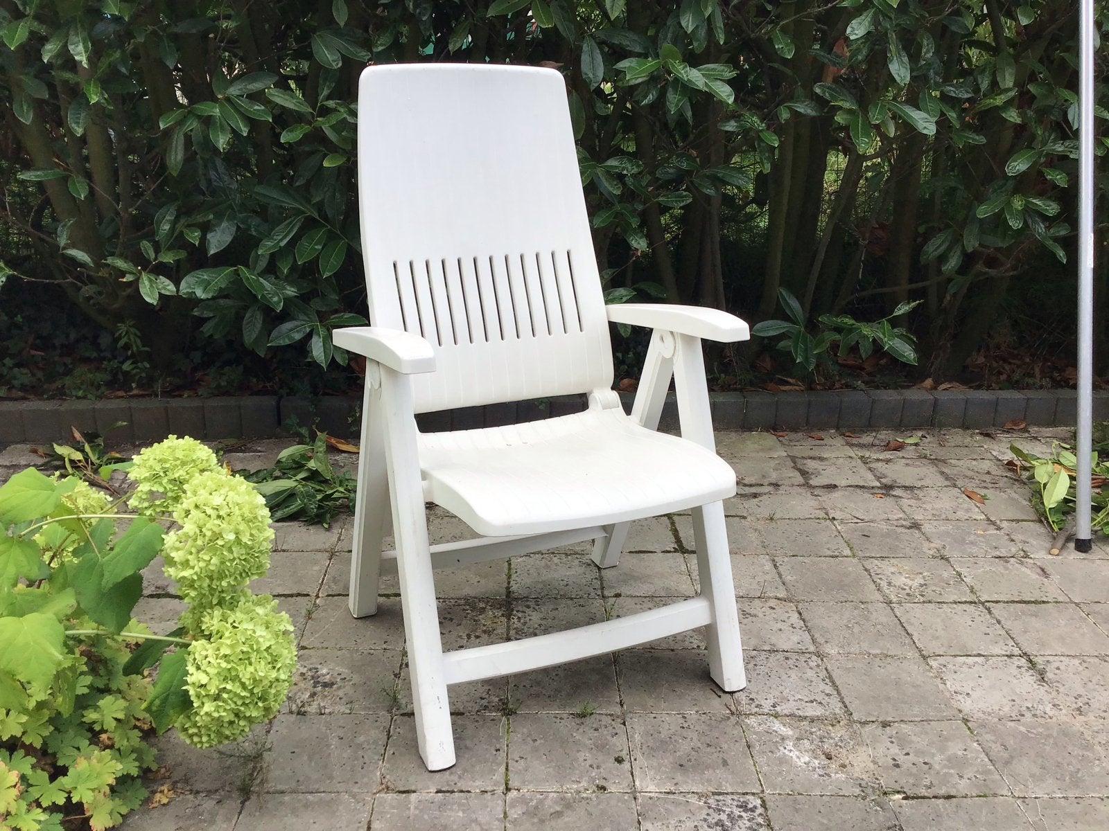 Witte kunststof tuinstoel, verstelbaar, Tuin en Terras, Ophalen of Verzenden, Zo goed als nieuw, Kunststof, Verstelbaar