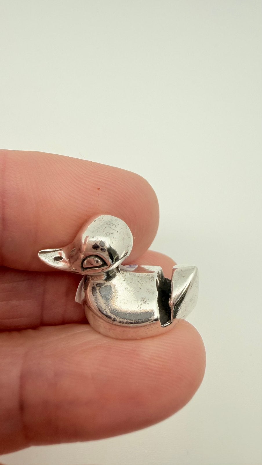Massief zilveren menuhouder van een eend., Verzenden, Zilver