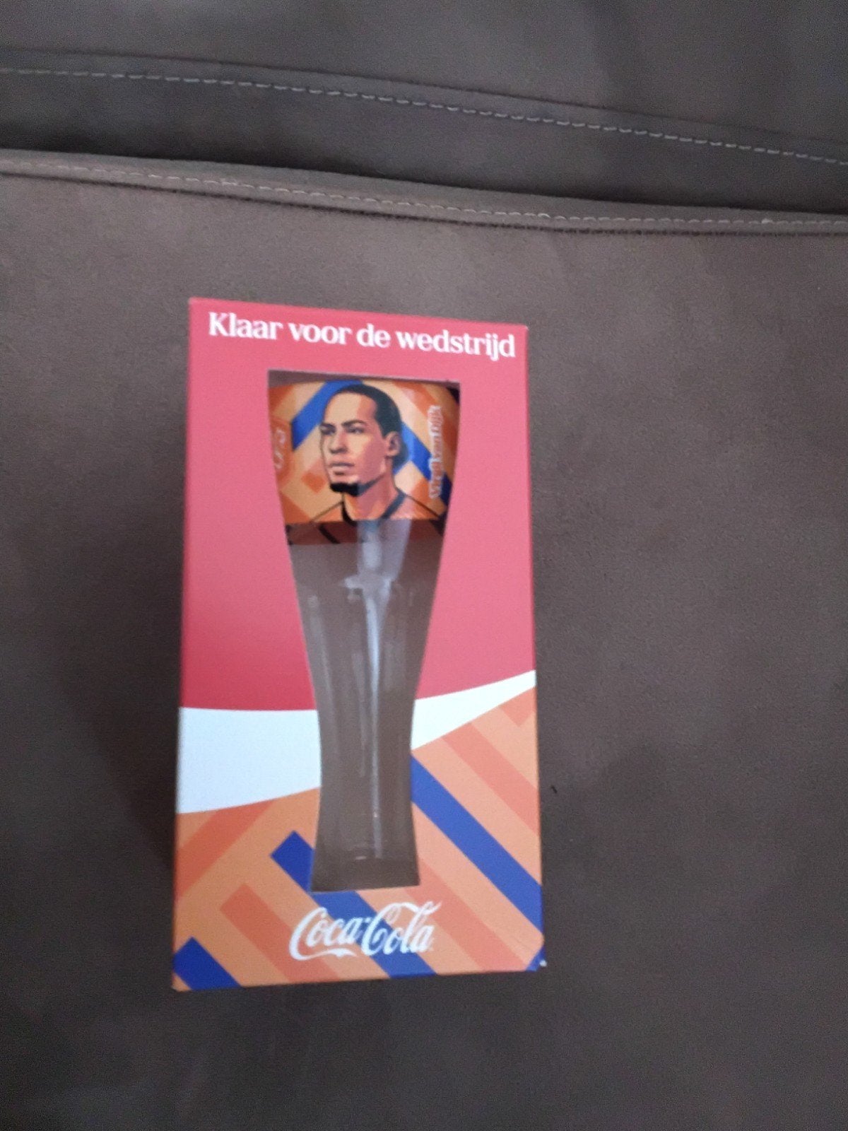 Coca-Cola glas Virgil van Dijk - Klaar voor de wedstrijd, Verzenden