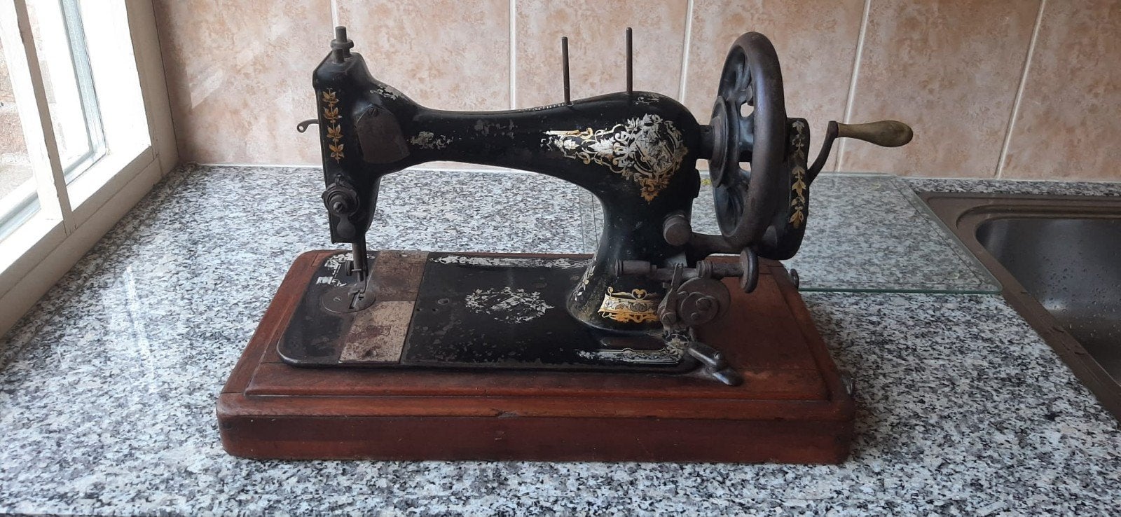 Antieke Naaimachine - Decoratief Stuk, Ophalen