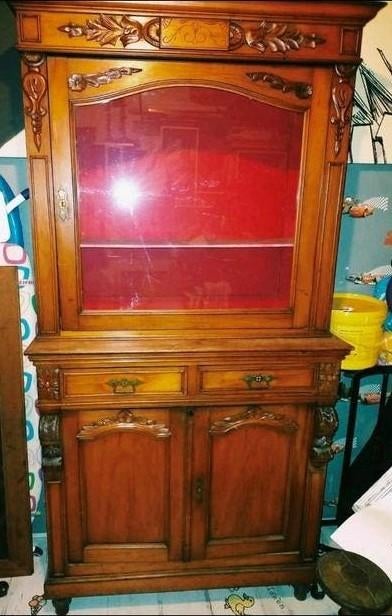 Antieke buffetkast met mooi houtsnijwerk, Huis en Inrichting, Kasten | Buffetkasten, Gebruikt, 200 cm of meer, 25 tot 50 cm, Glas
