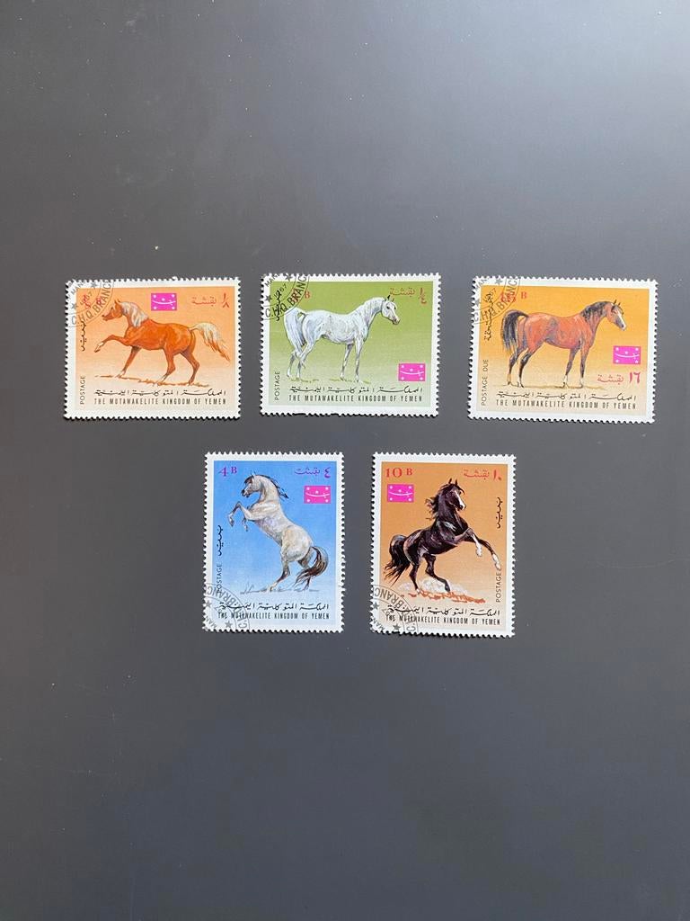 5 gestempelde postzegels Jemen met paarden, Ophalen of Verzenden, Gestempeld, Dier of Natuur