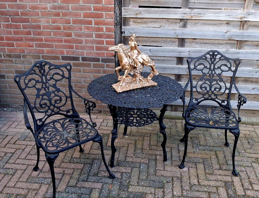 Antieke gietijzeren tuinset - 2 stoelen en tafel, Tuin en Terras, Overige materialen, Gebruikt, Tuinset, Eettafel
